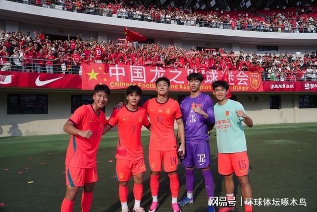 曼联内讧曝光！B费场上怒骂队友，续约谈判陷入僵局，俱乐部两难