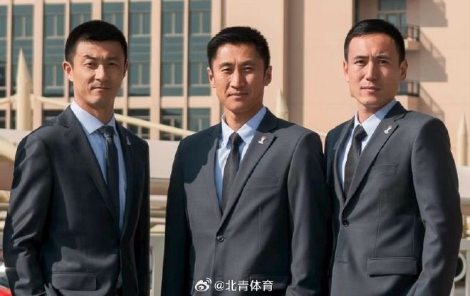 西汉姆联开放26/27赛季季票续约
