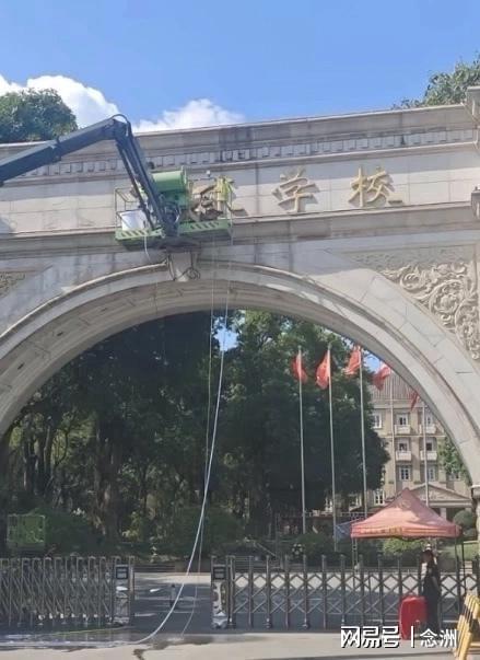 12秒99!吴艳妮全国赛摘金,莫家蝶意外摔倒留遗憾