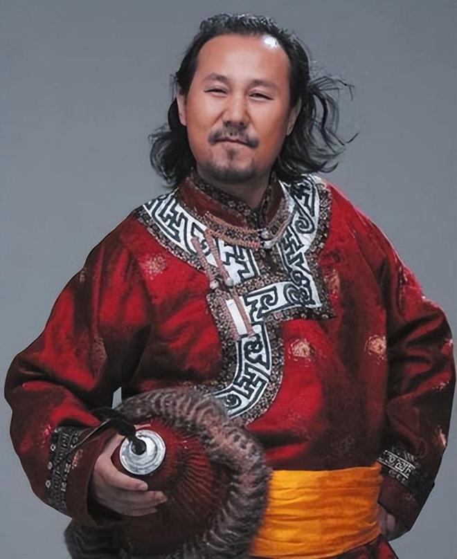 心理学发现一个神准的规律：儿子越有出息，父亲越不爱吭声，父亲越强势，儿子越没本事，你对照一下身边是不是这样