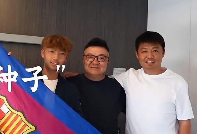贝克汉姆家丑曝光:布鲁克林疑“娶了母亲”,因三百万断绝关系