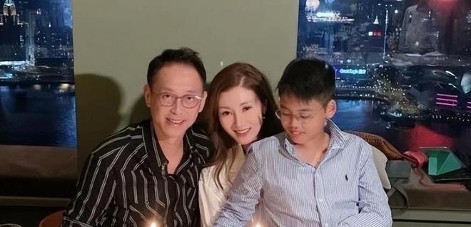跌入生涯低谷绝非终点，重新出发的郑钦文依然值得期待