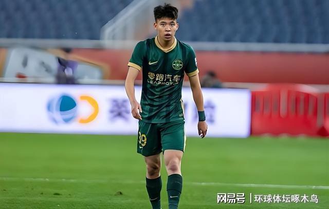 米体：罗马盯上萨默维尔，但转会费和薪资都太高