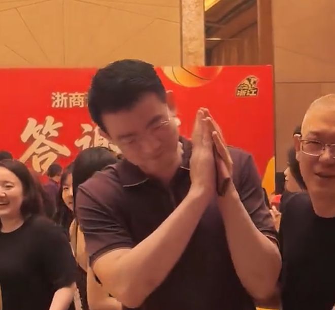 博主：周六比赛国安将为法比奥颁发百场纪念球衣，也会准备tifo