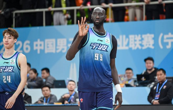 这集我看过，上届欧洲杯四强有三支打进美加墨世界杯四强