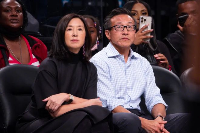 雅典两起惨案让郑钦文迎来真正考验，美国名宿称网坛要感谢伊埃拉