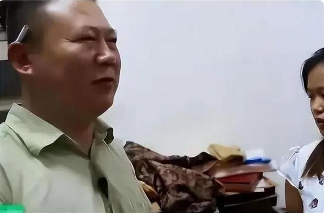 真离谱啊!华为三折叠被骂上天,苹果一出折叠屏,中文互联网竟然对折叠屏的评价逆转了!