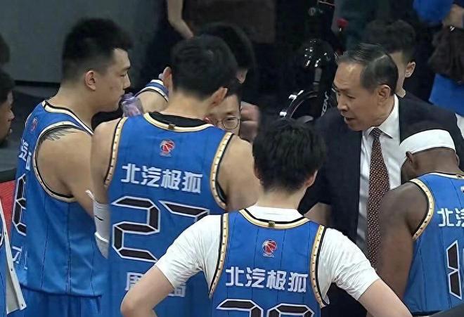 最清醒两位上将:一个归隐南京不顾不问,一个身居京城从不参会