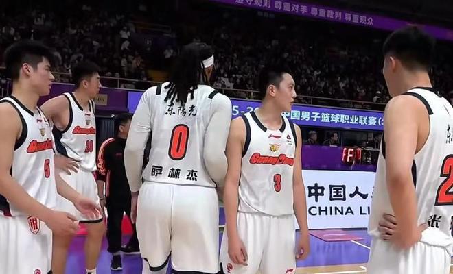 山西今夏先签赵嘉仁，后签王俊杰补强一号位，操作过程引钦佩！