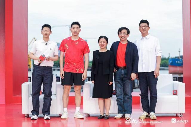 父亲猝然离世爱车下落不明，17岁女儿含泪急寻“豫VMX951”下落，郑州兄弟俩雨夜驱车一小时帮找到，当事人回应