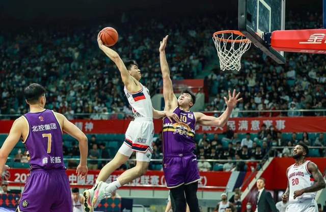 郭昊文退出NBA夏季联赛，同曦开出顶薪续约合同