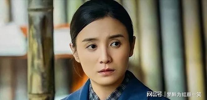 44岁女主播吐槽聚拢胸罩回潮：穿它上班节目得改午夜场
