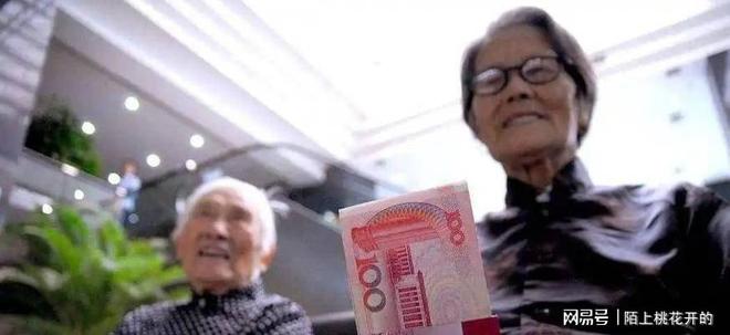 青岛海牛危险了！德比战丢球，彭欣力教科书反越位，郑智不留情面