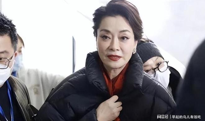 中国男篮从领先17分：到半场被追到仅领先喀麦隆6分 贺希宁11+4+4