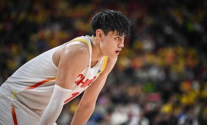 记者：洛夫顿、王哲林留在上海治疗，将缺席客战宁波的比赛