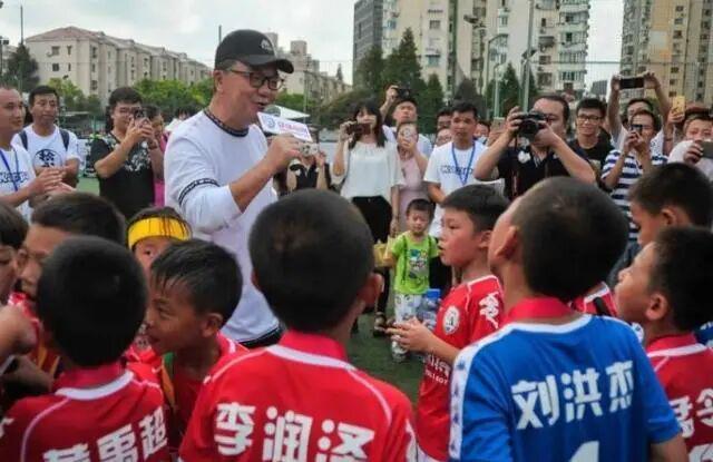 两条路径谁胜一筹？克里斯签约辽宁，法耶有望加盟高速男篮