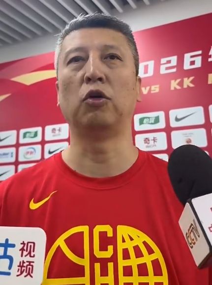 申花噩梦开局！薛庆浩超巨失误，扑球变“乌龙助攻”，钟义浩笑纳