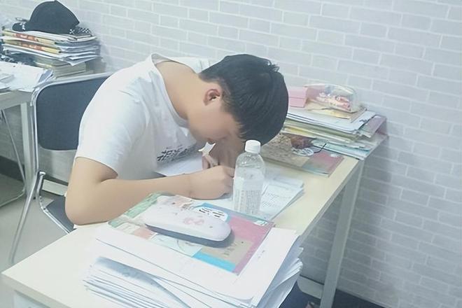 签一天短约！洛瑞将以猛龙球员身份正式退役：7号球衣也将退役
