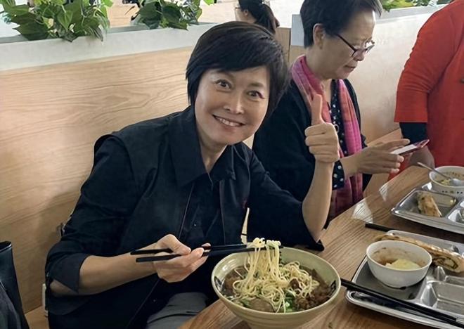 曲波:当年留洋我连脚指甲都不能自己剪;走出去后要积极融入