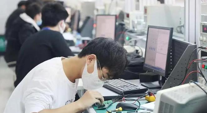 曝火箭也想挖雷霆墙角!两投手已成斯通目标:美媒模拟方案出卡皇