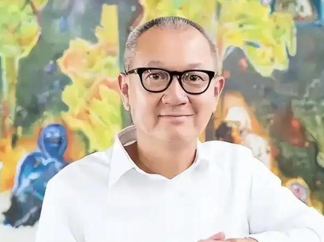 当选MVP!C罗眼含热泪:身穿若塔21号球衣谢场 手指天空告慰好兄弟