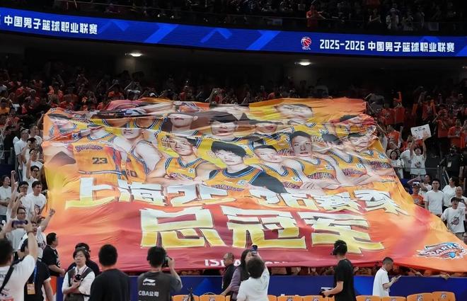 文班在总决赛比赛前请求修女为自己祈祷